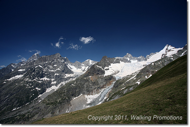 Tour de Mont Blanc, Rifugio Bonatti - Grand Col Ferret - La Fouly